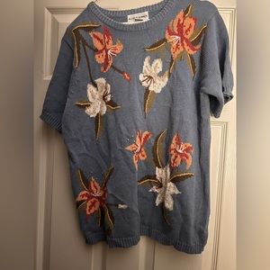 Short sleeved women’s sweater. Gently worn.